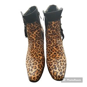 Square toed new without tags - never worn fashion western above the ankle bootie